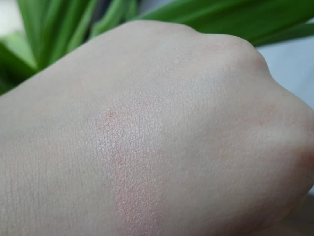 Magiczne kulki rozświetlające Avon: Sekret idealnego blasku skóry