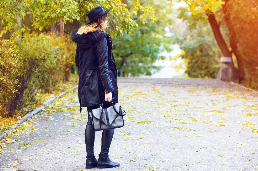 Dodatki do granatowej kurtki: Stylowe propozycje na każdą pogodę!