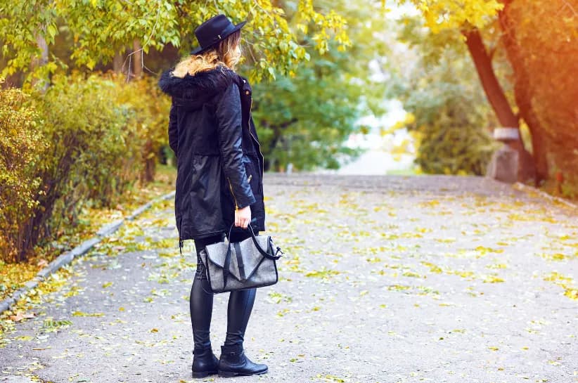 Dodatki do granatowej kurtki: Stylowe propozycje na każdą pogodę!