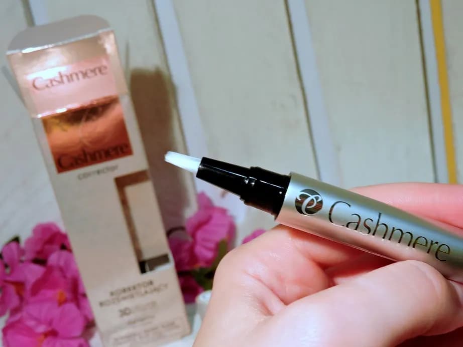Cashmere korektor rozświetlający: wszystko, co musisz wiedzieć